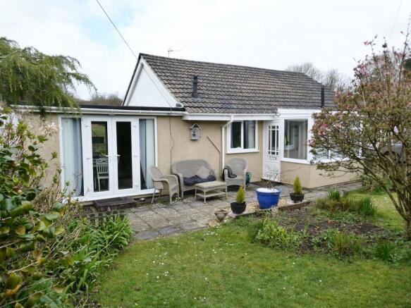 2 bed property, in Tyn-Y-Gongl, £225,000