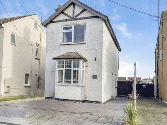 2 bed property, in Chapel Road, £275,000
