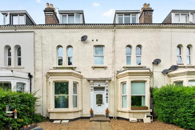 1 bed property, in Beech House, £145,000
