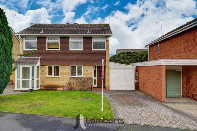 2 bed property, in Salford Close, £210,000