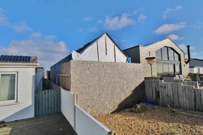 2 bed property, in Meon Road, £275,000