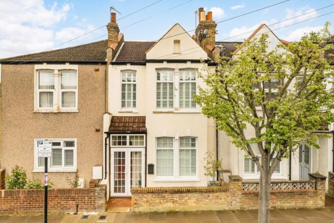 3 bed property, in Alston Road, £725,000
