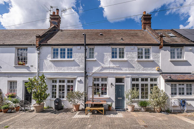 2 bed property, in Bensbury Close, £800,000