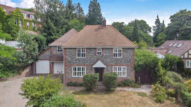 4 bed property, in High Street, £1,400,000