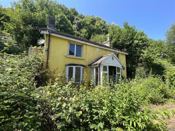 2 bed property, in Yr Allt, £140,000