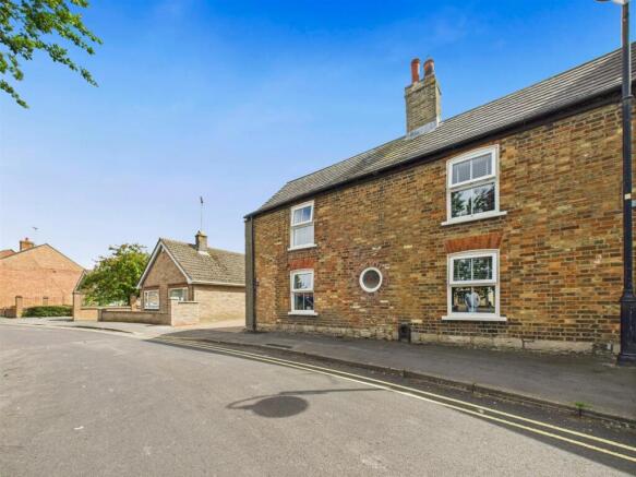 4 bed property, in West Street, £349,999