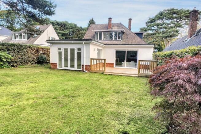 4 bed property, in East Avenue, £875,000