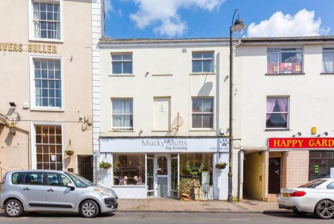 2 bed property, in High Street, £100,000