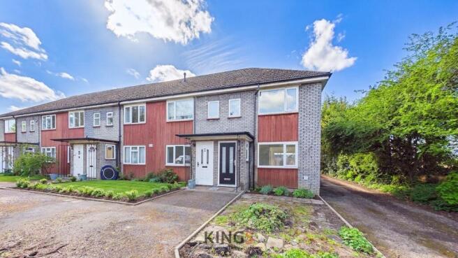 2 bed property, in Rosary Court, £375,000