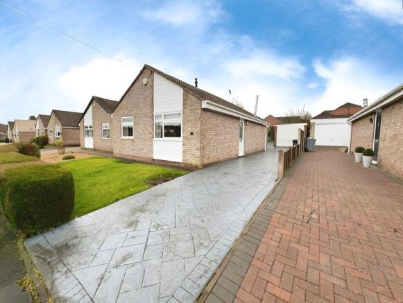 2 bed property, in Churchill Close, £235,000