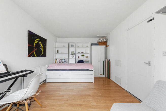 1 bed property, in Arden Estate, £275,000