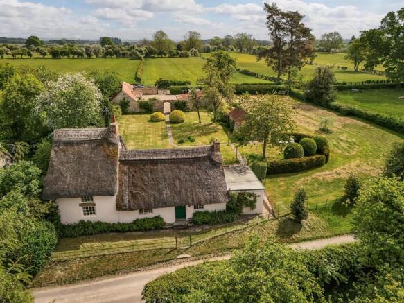 4 bed property, in The Hollies, £995,000