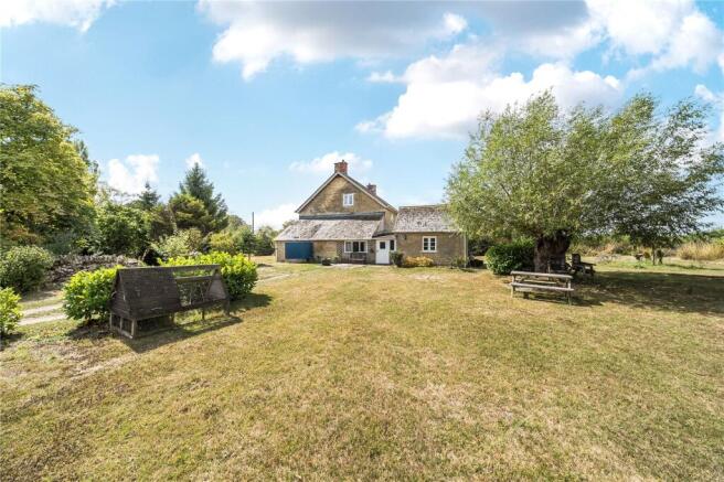 4 bed property, in Moorside, £745,000