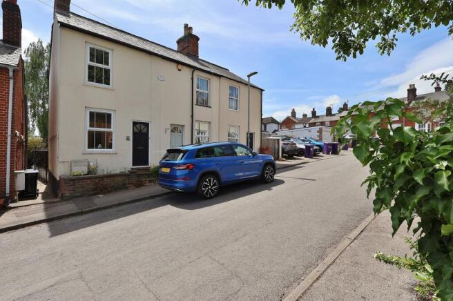 2 bed property, in Bedford Street, £450,000