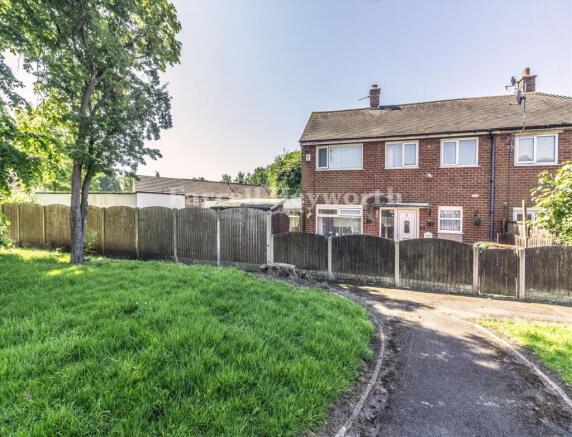 3 bed property, in Rawcliffe Drive, £170,000