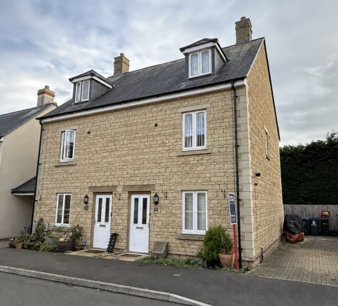 3 bed property, in Station Road, £275,000