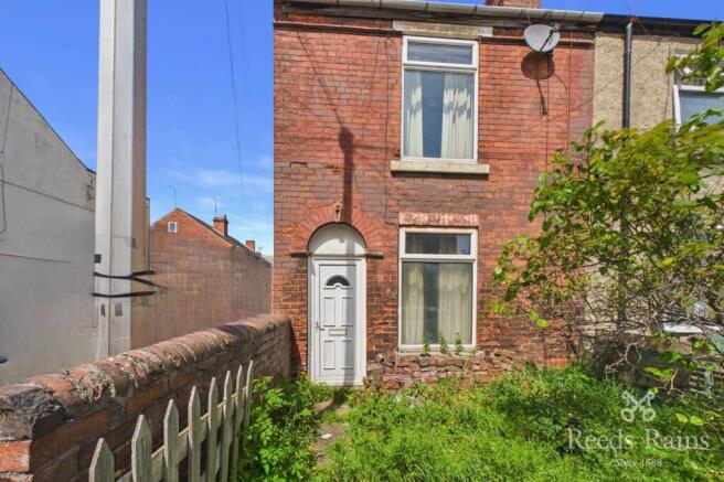 2 bed property, in Sterland Street, £67,500