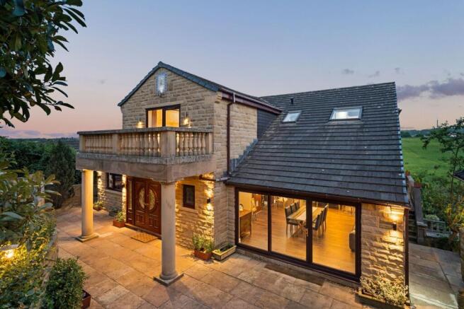 5 bed property, in The Kestrel, £900,000
