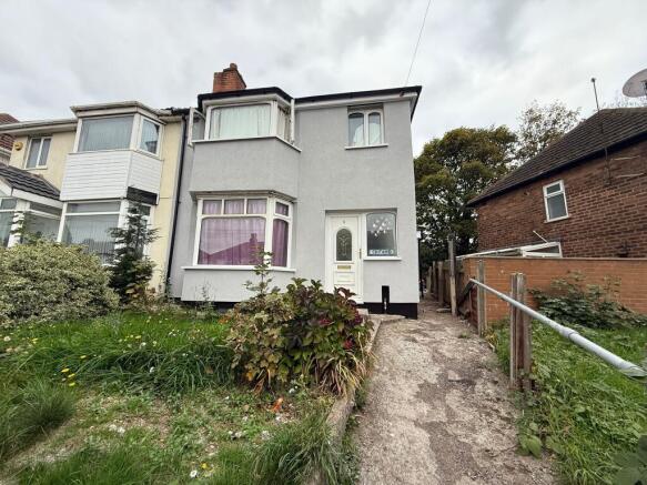 3 bed property, in Powick Road, £225,000