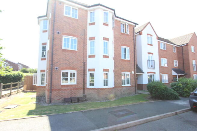 2 bed property, in Oxford Grove, £145,000
