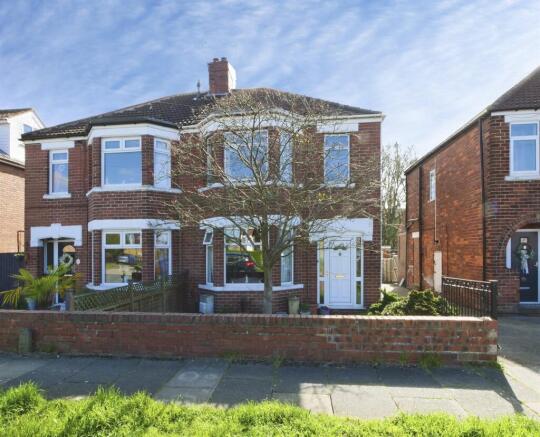 3 bed property, in Plantation Drive, £220,000