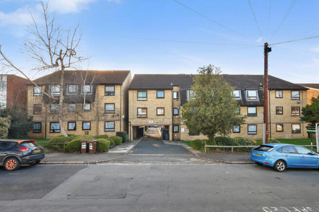 2 bed property, in Howard Road, £230,000