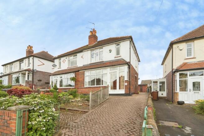 3 bed property, in Whitehall Road, £190,000