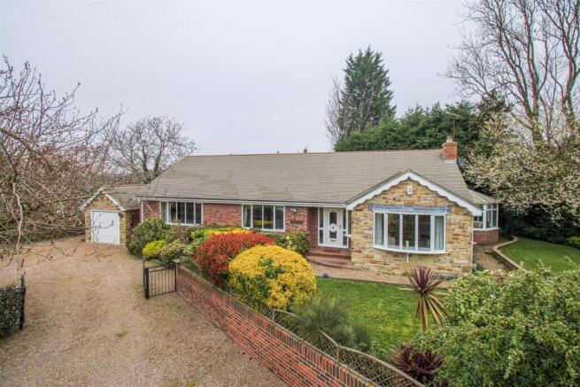3 bed property, in Milnthorpe Drive, £595,000