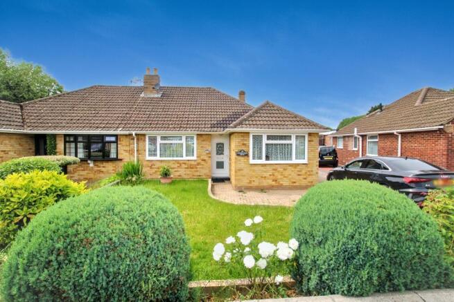 2 bed property, in Haydon View Road, £325,000