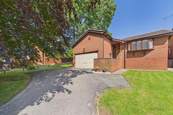 3 bed property, in Hamilton Fields, £325,000
