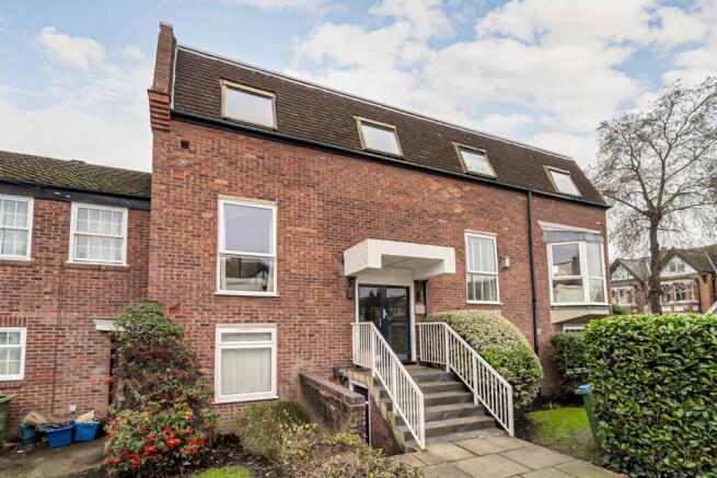1 bed property, in 2 Teddington Park Road, £290,000