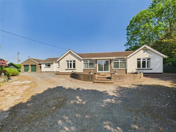 4 bed property, in Barnstaple Cross, £550,000