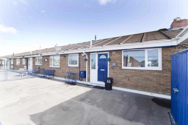 2 bed property, in Elizabeth Way, £115,000