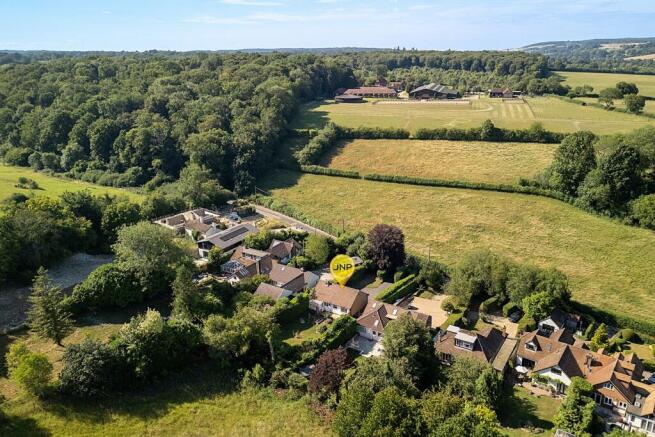 2 bed property, in Nags Head Lane, £600,000