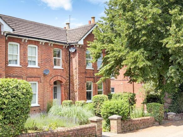 3 bed property, in Station Road, £450,000