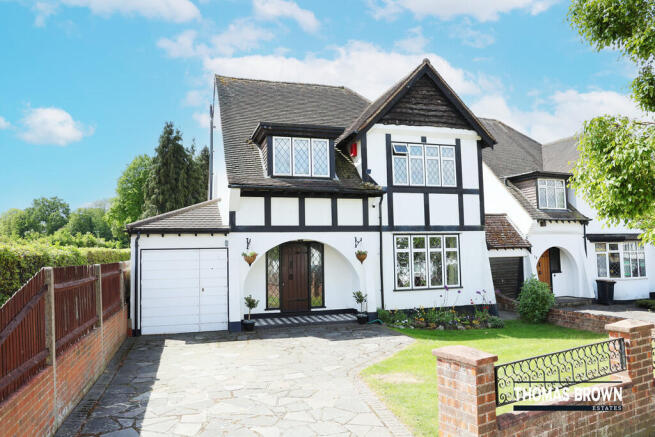 3 bed property, in Park Avenue, £900,000