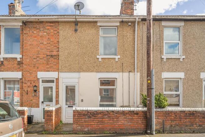 2 bed property, in Lorne Street, £210,000