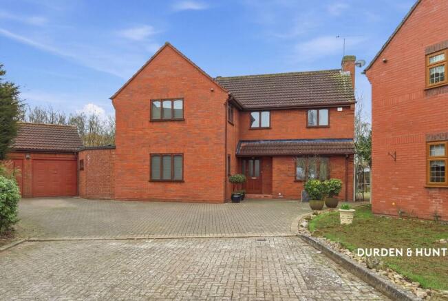 6 bed property, in Tyle Green, £1,175,000