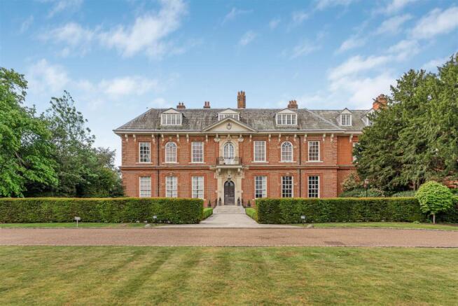 1 bed property, in The Mansion, £299,000
