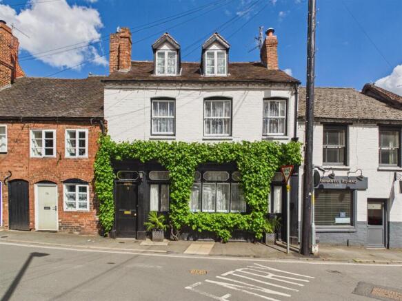 6 bed property, in Welch Gate, £375,000