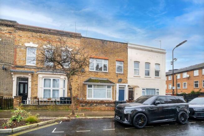 5 bed property, in Wayland Avenue, £900,000
