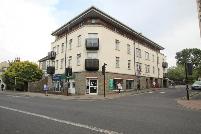 1 bed property, in Avonvale Road, £140,000