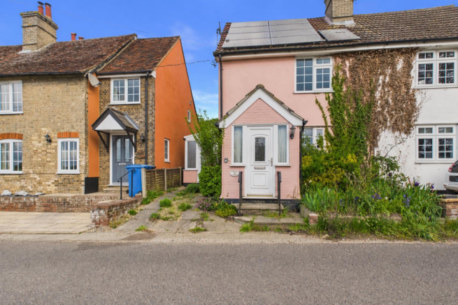 2 bed property, in Upper Street, £200,000