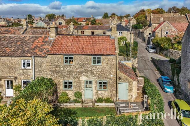 2 bed property, in Tutton Hill, £385,000