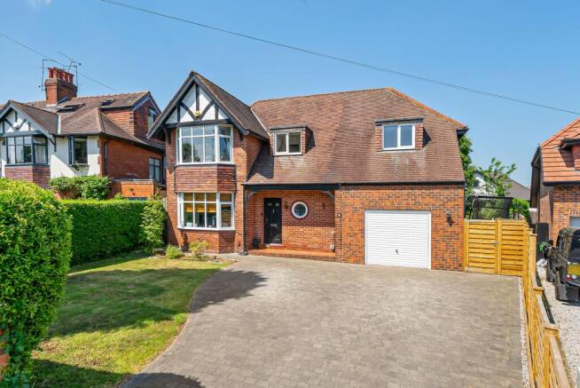5 bed property, in Woodlands Avenue, £775,000