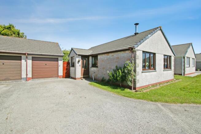 2 bed property, in Glendale Crescent, £315,000