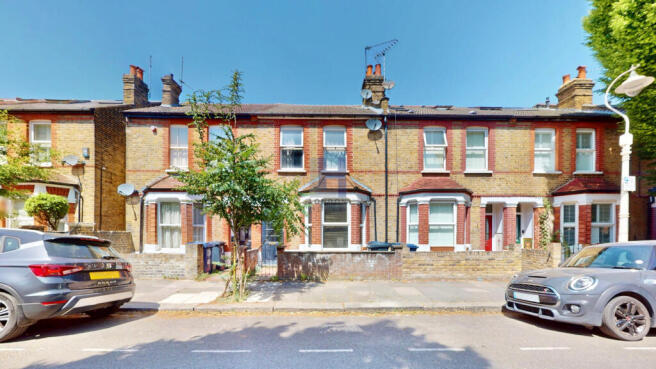 3 bed property, in Salisbury Road, £849,950