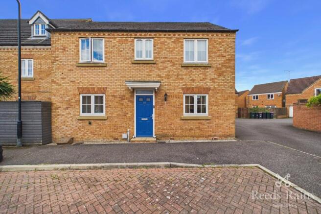 3 bed property, in Mountfield Way, £235,000