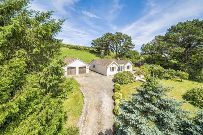 3 bed property, in Higher Slade, £745,000