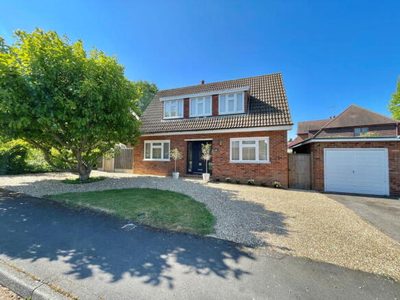 3 bed property, in Cheshunt Close, £635,000